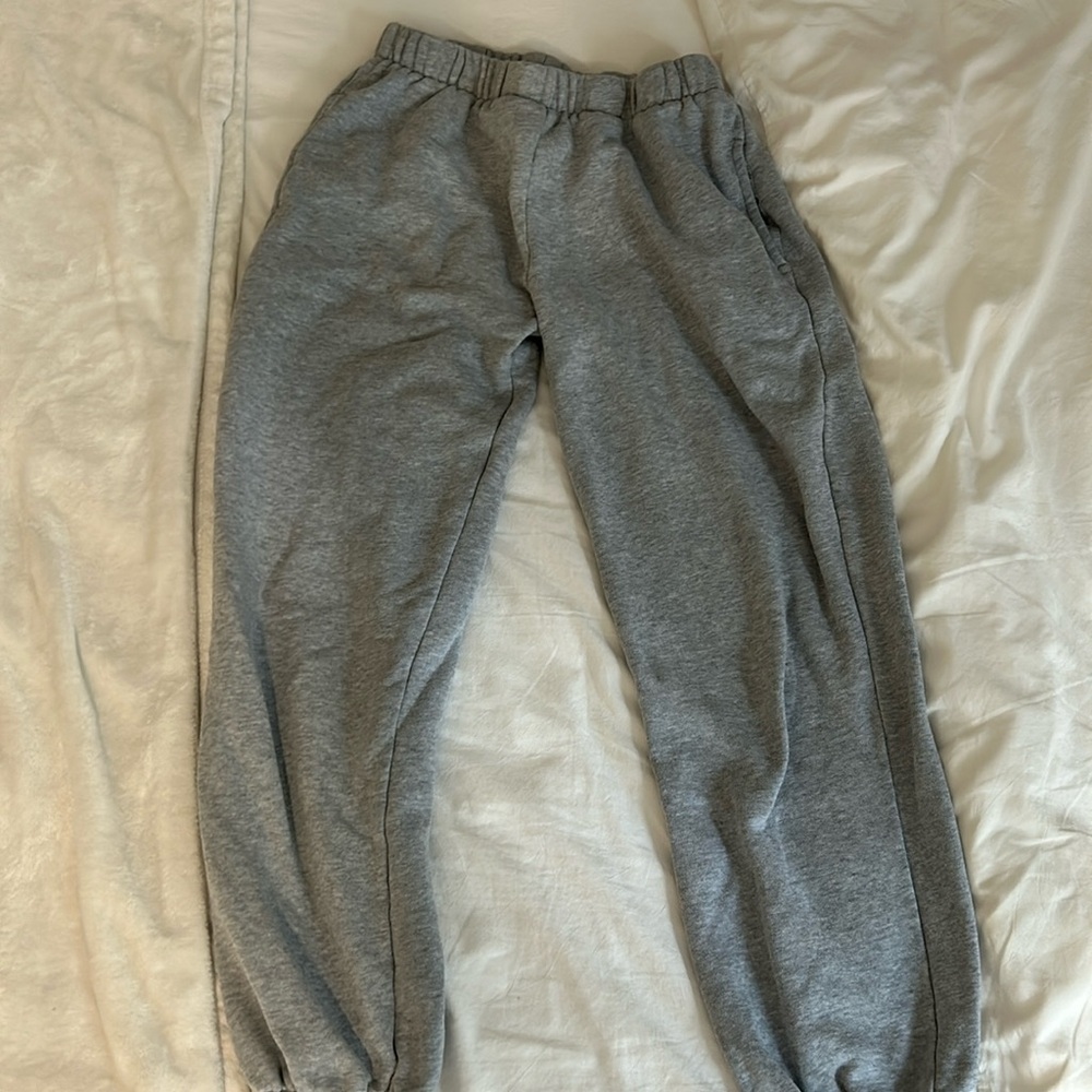 Brandy Melville Rosa Sweatpants one-size super light gray